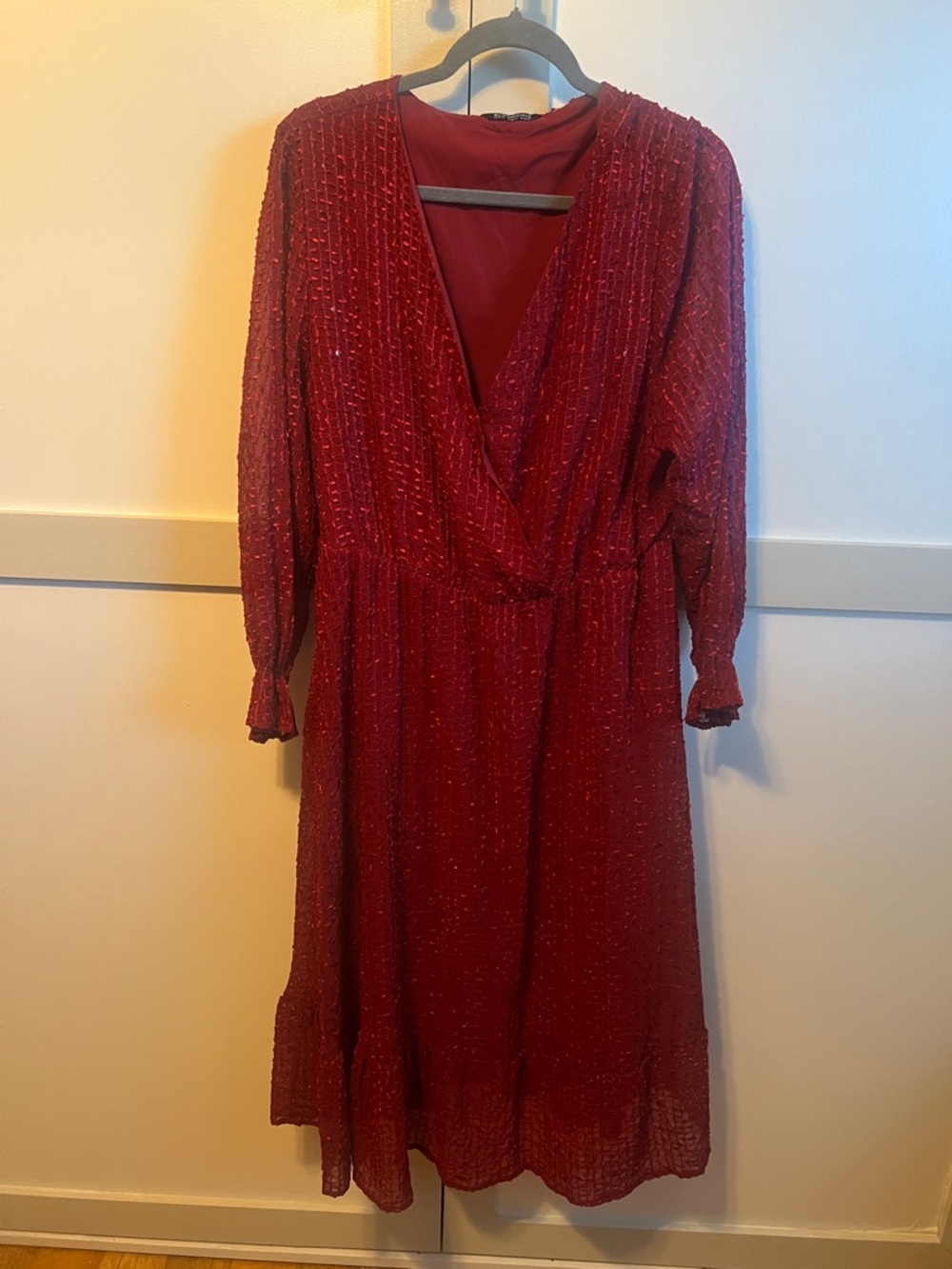 Elegant Red V-Neck Long Sleeve Midi Dress